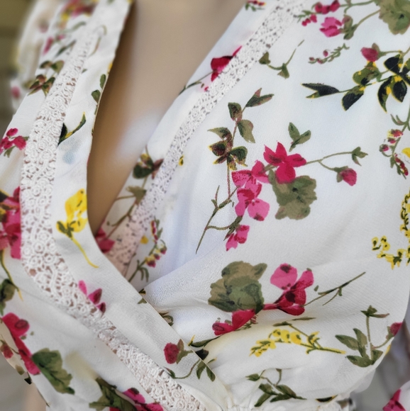 🔥SOLD🔥 🆕️🌺TAYLOR🌺 Women's Short Sleeve Floral Surplice Dress💃 - Picture 6 of 14